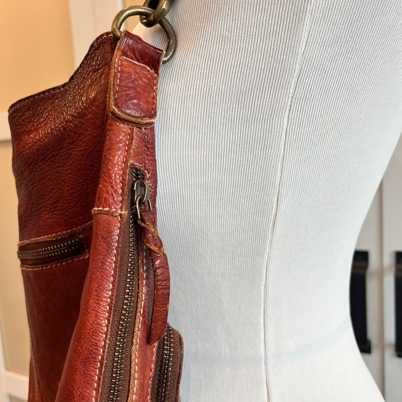 Beautifully Distressed Leather Shoulder Bag - Picture 5 of 12